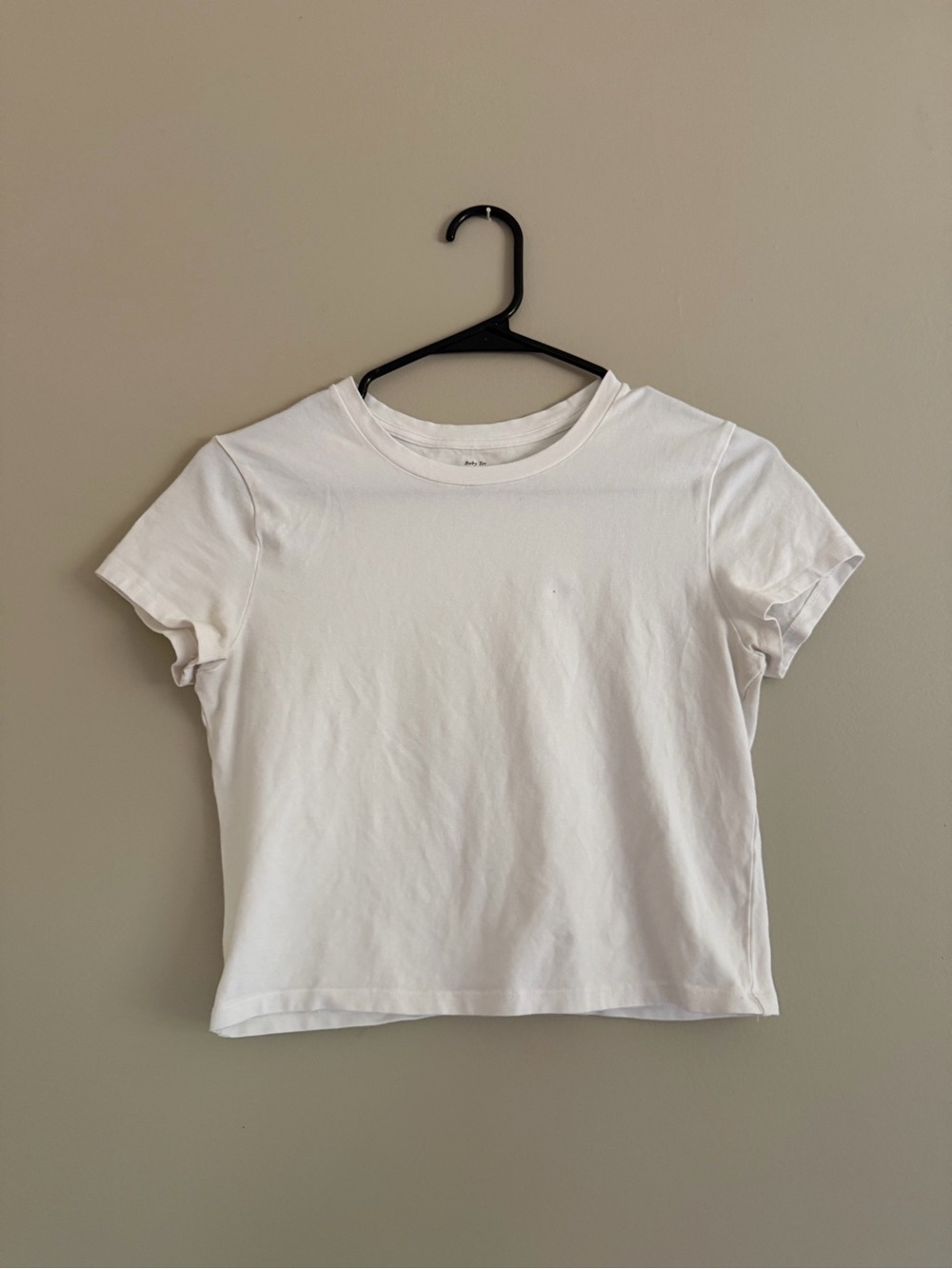 Abercrombie & Fitch White baby tee